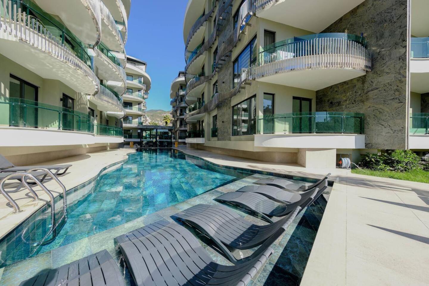 Stylish By The Sea Daire *